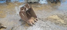 400mm Excavator Digging Bucket suit 3-6 Ton 35mm pin 135mm x 165mm £100+VAT