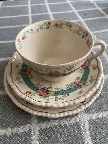Royal doulton trio cup saucer - royal,