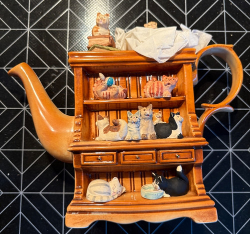 Rare two cup - v, colourbox