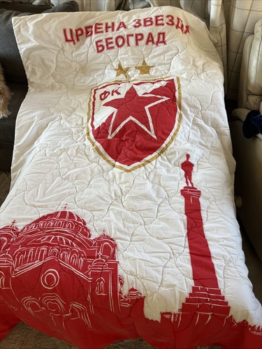 Red star quilted - star, bed