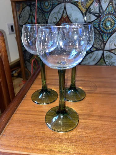 Vintage wine glasses green - vintage,