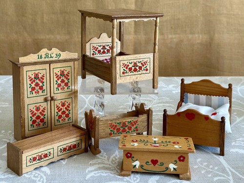 Vintage dolls house bedroom - vintage,