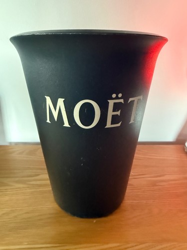 Moet and chandon - and, bucket