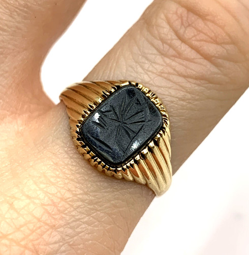 Intaglio ring 9ct gold - 9ct, signet
