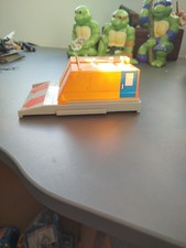 Matchbox Vintage Motorcity 4 Garage 1985 working, No Box