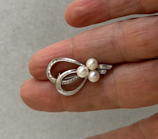small VINTAGE STERLING SILVER MIKIMOTO AKOYA PEARL BROOCH signed 28mm