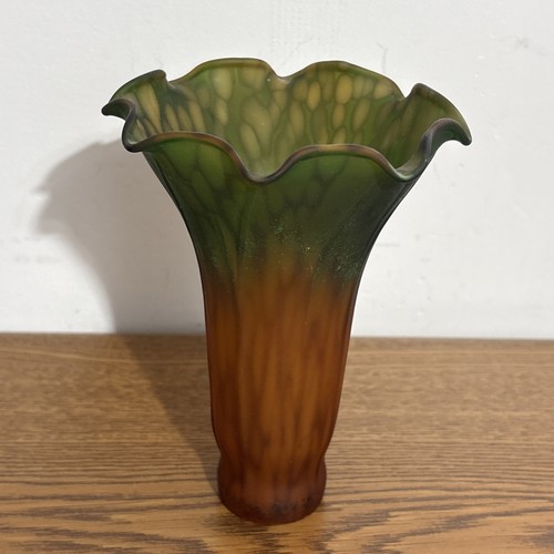 Amber green lily lamp - lamp, shade