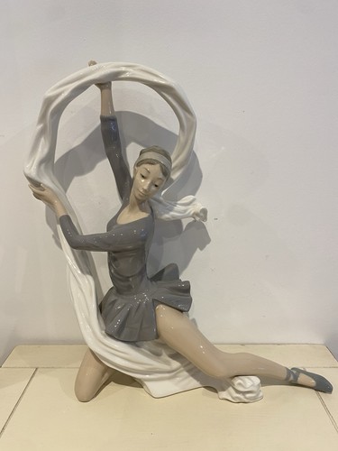 Large nao lladro ballerina - by,