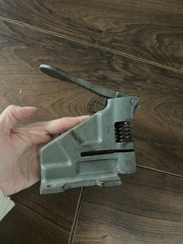 Vintage single hole punch - hole,