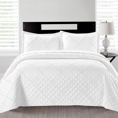 Feels like cotton bedspread - feels,