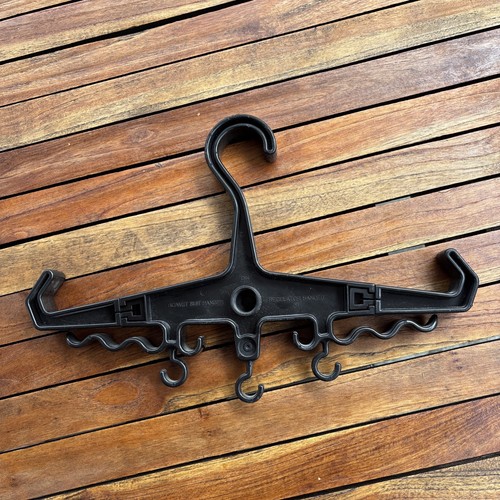 Scuba diving kit hanger for