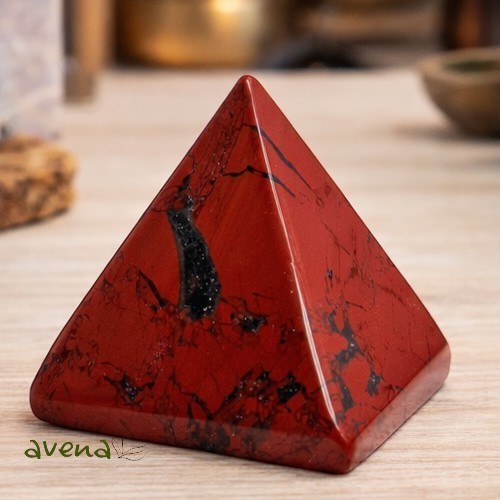 Red jasper pyramid great - red,