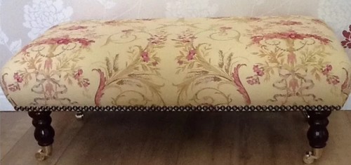 New footstool laura - in,