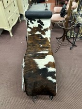 Le Corbusier Style LC4 Chaise Longue – Cowhide & Chrome – Iconic Modernist 