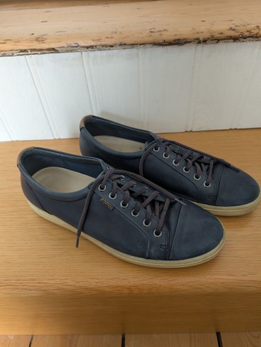 Walking shoes size 7 1 - ,