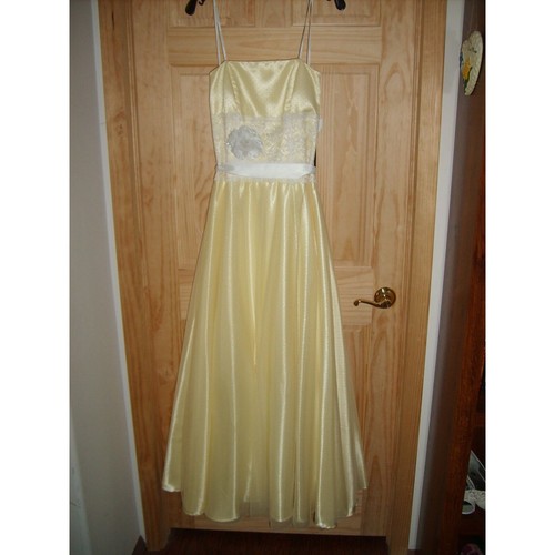New masquerade yellow vintage - masquerade,