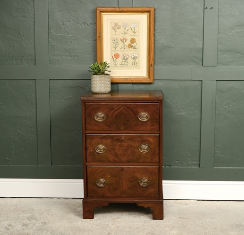 Small georgian mahogany chest - small,