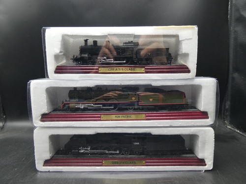 Model steam trains boxes - model, in