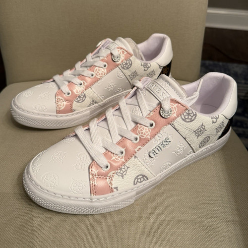 Nwt guess loven white - nwt, 3