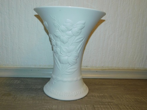 Large kaiser vase biscuit - kaiser,