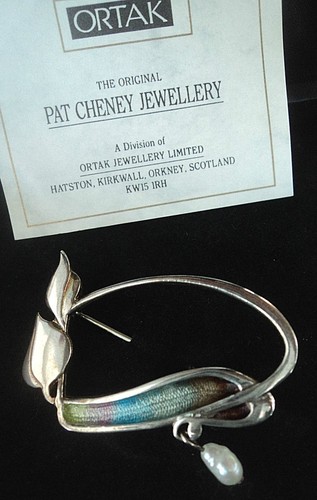 Pat cheney brooch scottish - brooch,
