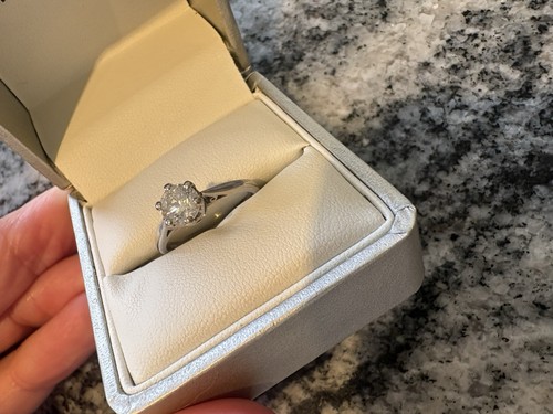 18ct gold solitaire ring - gold,