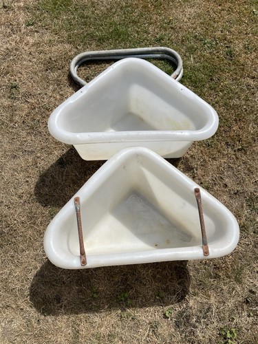 Horse corner feed - horse, buckets