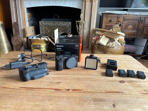 Sony a6400 2mp bundle - a6400, led