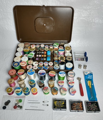 Sewing lot vintage plastic - lot,