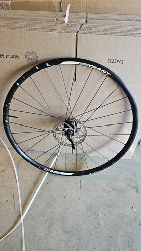 Giant front wheel 700c - front,