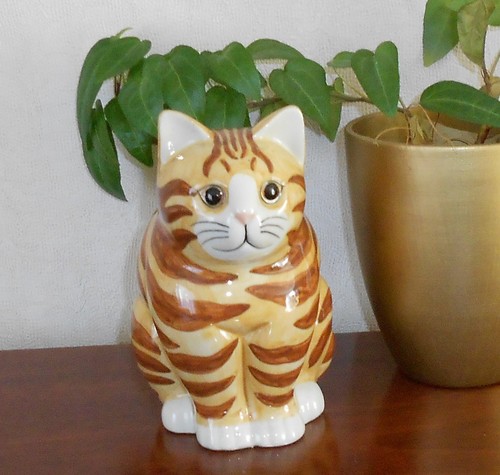Quail cat pottery money - money, box