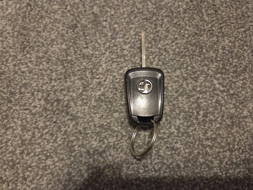 Vauxhall button remote key - 2,