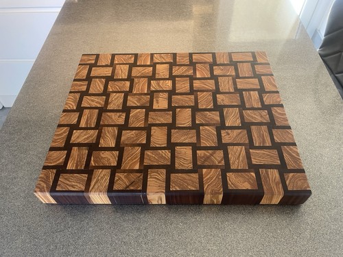 End grain chopping board - end,