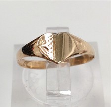 Vintage 9ct Yellow Gold Signet Ring Heart Shape Pattern Shoulders Small Size H
