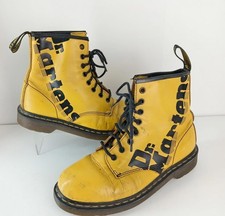 Logo Dr Martens 1889 Yellow