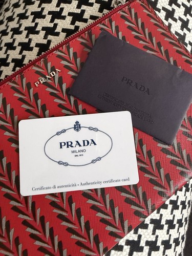 Prada saffiano leather - leather, zip