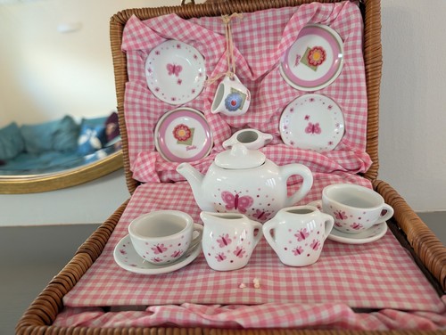 Vintage barbie girls picnic - girls,