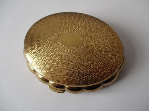 Kigu powder compact - , –