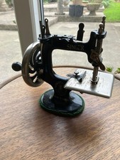 Antique Singer Mini Toy Sewing Machine with Oiler Cast Iron Crank USA Model "02
