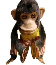 Musical Jolly CHIMP plays