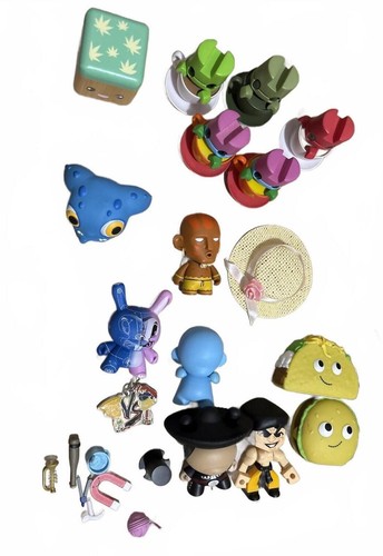Designer toy lot kidrobot - toy,