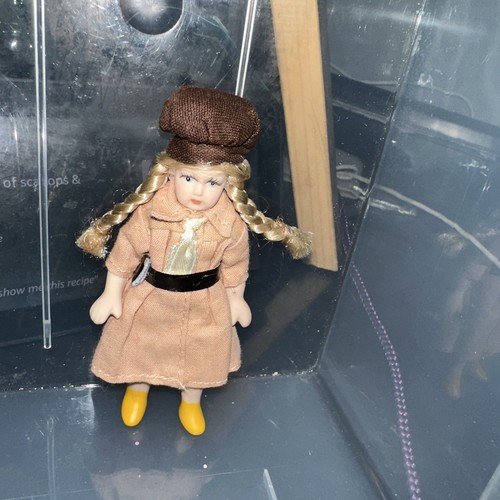 12th scale dolls house - scale,