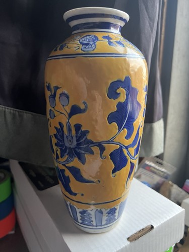 Chinese vase blue yellow white - chinese, vase-blue/yellow/white