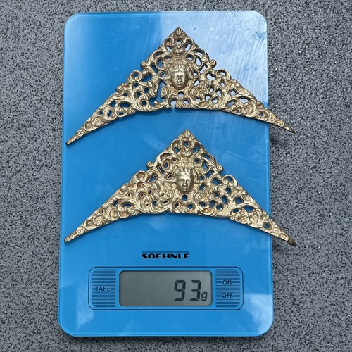 Pair cast clock - pair, spandrel