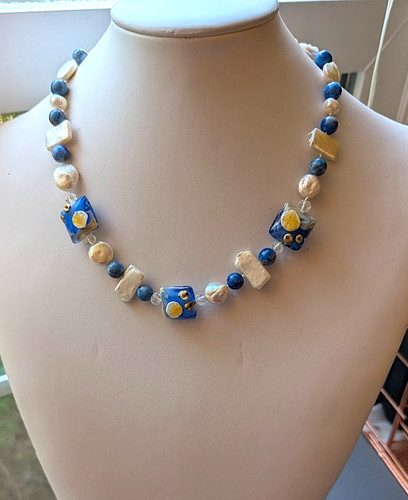 Lapis and pearl - necklace, with
