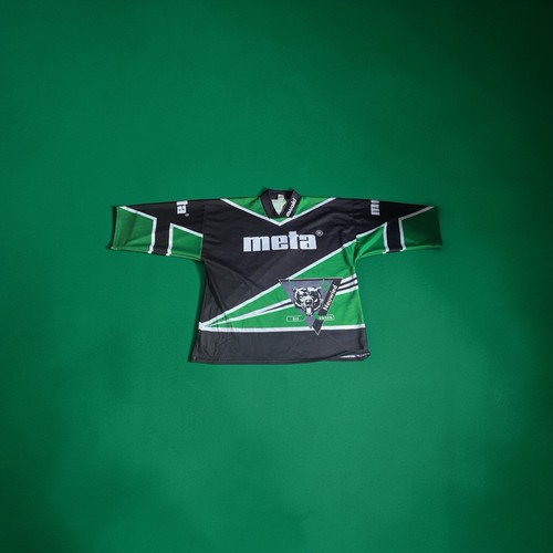 Green and black meta die - green,