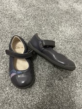 Clarks Girl’s Patent Leather Grey Shoes, Size Child 6.5 G, ‘Softly Caz’, Floral