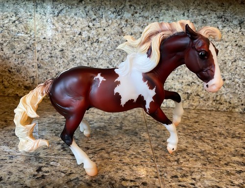 2023 collector club - breyer,