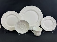 Wedgewood Strawberry/ Vine