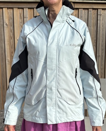 Women coastal cruising - coastal,